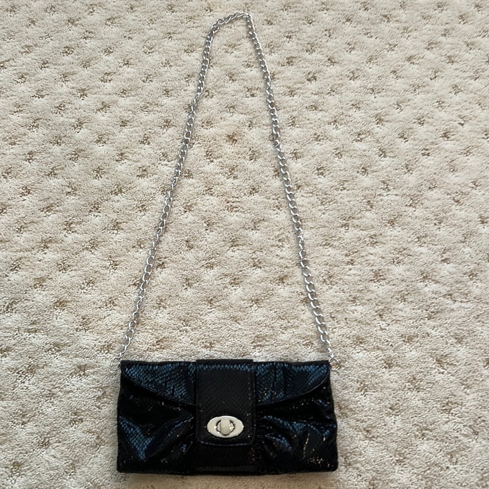 Black clutch
